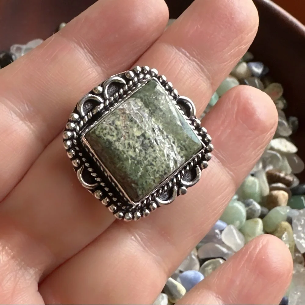 Green jasper Victorian statement cocktail ring adjustable cuff - Picture 3 of 3